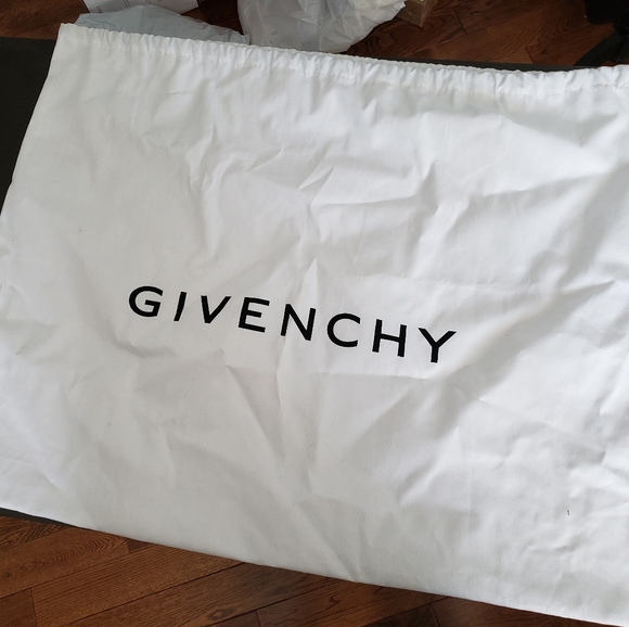 GIVENCHY Purple Tinhan Lamb Leather Shoulder Purse - Picture 14 of 14